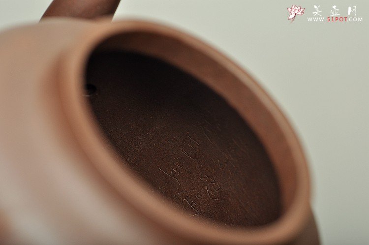 紫砂壶图片：挺拔俊秀 做工精致  全手筋囊佳器 金瓜 - 宜兴紫砂壶网