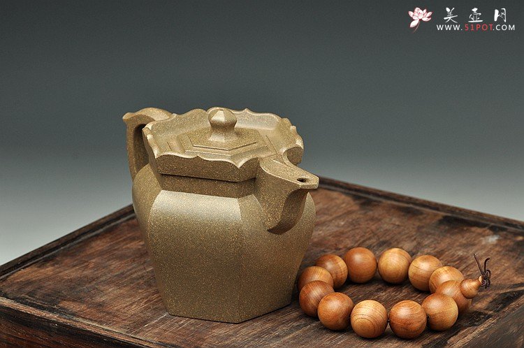 紫砂壶图片：庄严肃穆砂中佛 青灰段砂 老味具显 大僧帽 - 宜兴紫砂壶网