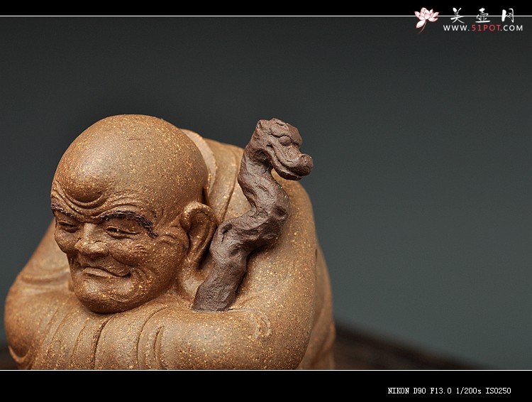 紫砂壶图片：全手雕塑 精品茶宠 龙杖罗汉 - 宜兴紫砂壶网