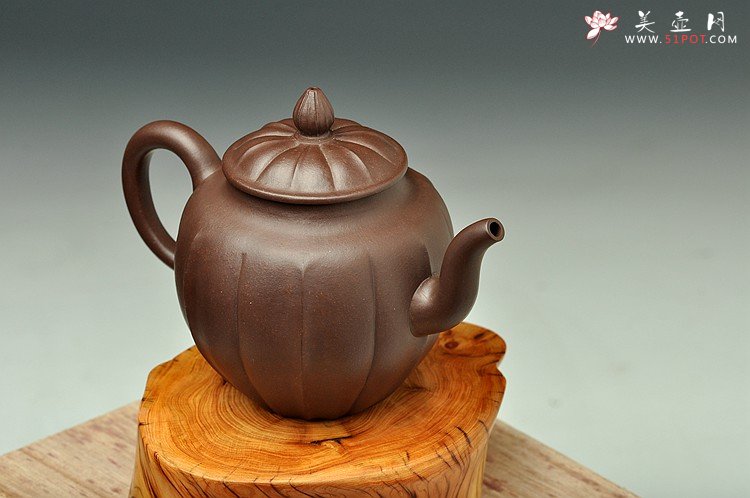 紫砂壶图片：挺拔俊秀 做工精致  全手筋囊佳器 金瓜 - 宜兴紫砂壶网