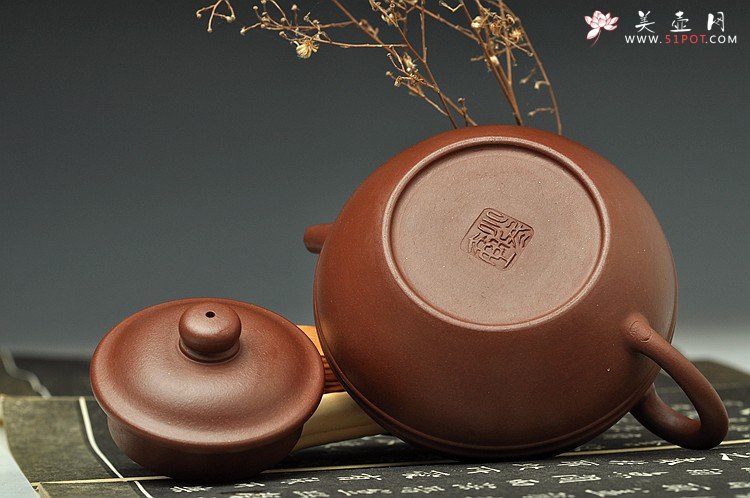 紫砂壶图片：陈腐老紫泥 全手小腰线 单片折肩 明清遗风 - 宜兴紫砂壶网