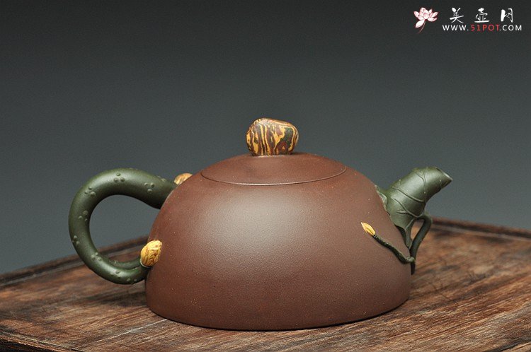 紫砂壶图片：崔巍健最新原创作品  荷塘月色 鱼戏莲叶东鱼戏莲叶西o(∩_∩)o  - 宜兴紫砂壶网