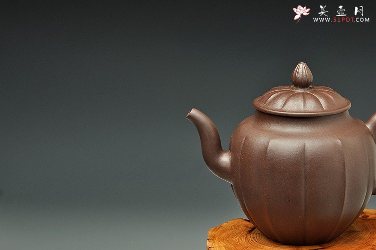 紫砂壶图片：挺拔俊秀 做工精致  全手筋囊佳器 金瓜 - 宜兴紫砂壶网