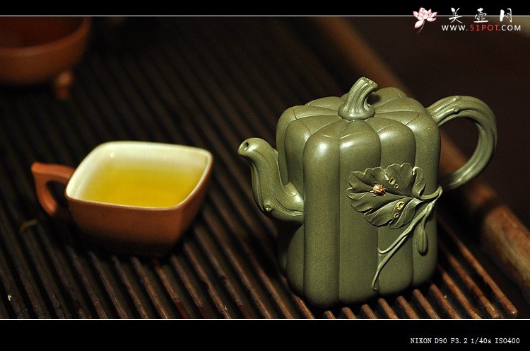 紫砂壶图片：原创作品 绿泥冬瓜 灵巧曼妙 贴叶精湛 孙伟强张新亚合作 - 宜兴紫砂壶网