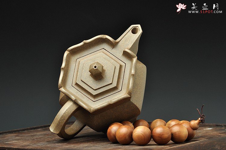 紫砂壶图片：庄严肃穆砂中佛 青灰段砂 老味具显 大僧帽 - 宜兴紫砂壶网