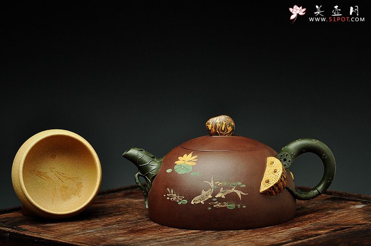 紫砂壶图片：崔巍健最新原创作品  荷塘月色 鱼戏莲叶东鱼戏莲叶西o(∩_∩)o  - 宜兴紫砂壶网