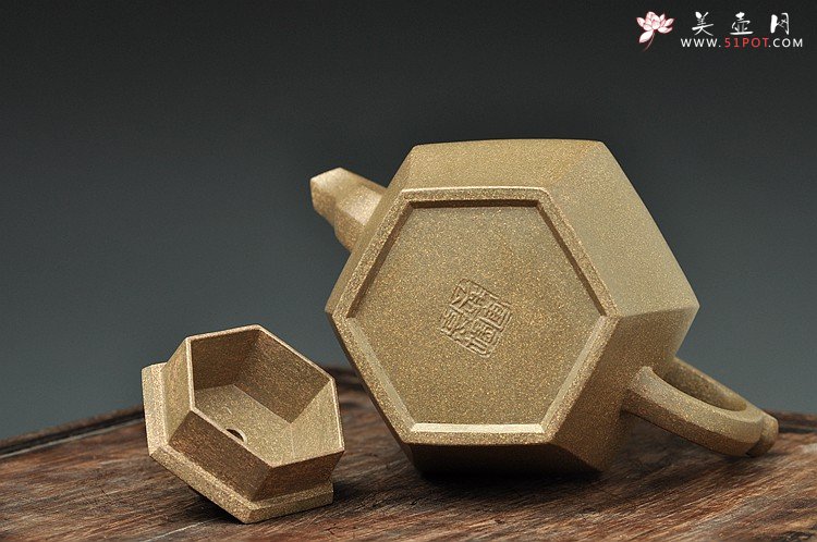 紫砂壶图片：庄严肃穆砂中佛 青灰段砂 老味具显 大僧帽 - 宜兴紫砂壶网