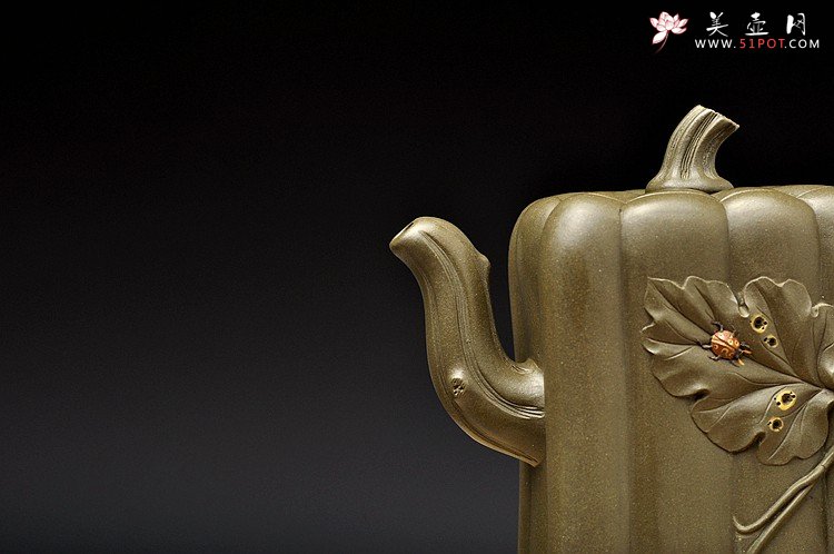 紫砂壶图片：原创作品 绿泥冬瓜 灵巧曼妙 贴叶精湛 孙伟强张新亚合作 - 宜兴紫砂壶网