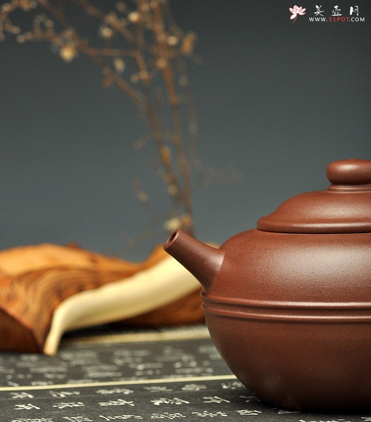 紫砂壶图片：陈腐老紫泥 全手小腰线 单片折肩 明清遗风 - 宜兴紫砂壶网