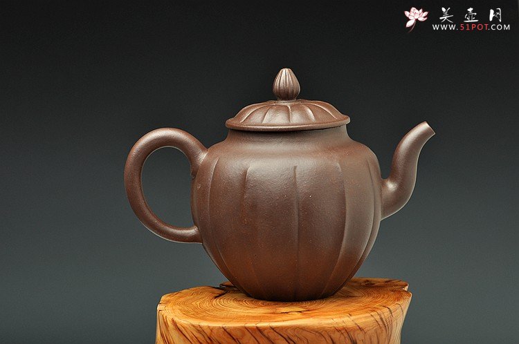 紫砂壶图片：挺拔俊秀 做工精致  全手筋囊佳器 金瓜 - 宜兴紫砂壶网
