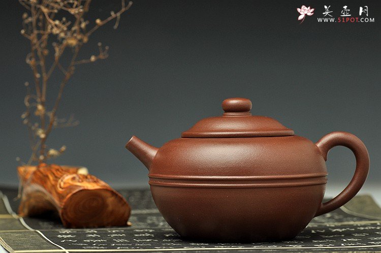 紫砂壶图片：陈腐老紫泥 全手小腰线 单片折肩 明清遗风 - 宜兴紫砂壶网