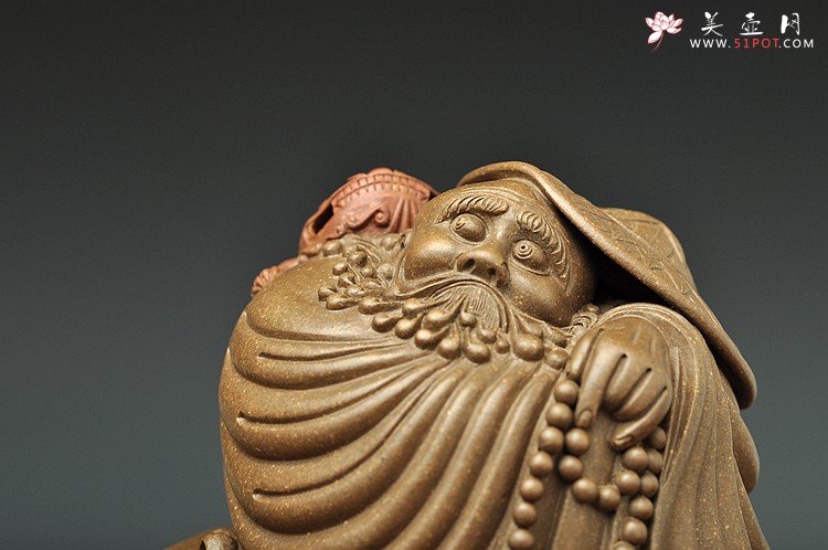 紫砂壶图片：古铜泥 凌爱军 达摩 获奖精品 衣纹和表情都惟妙惟肖 - 宜兴紫砂壶网