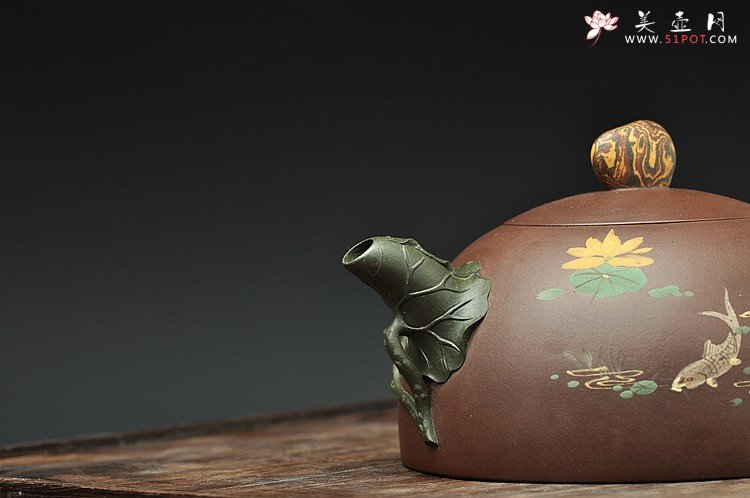 紫砂壶图片：崔巍健最新原创作品  荷塘月色 鱼戏莲叶东鱼戏莲叶西o(∩_∩)o  - 宜兴紫砂壶网