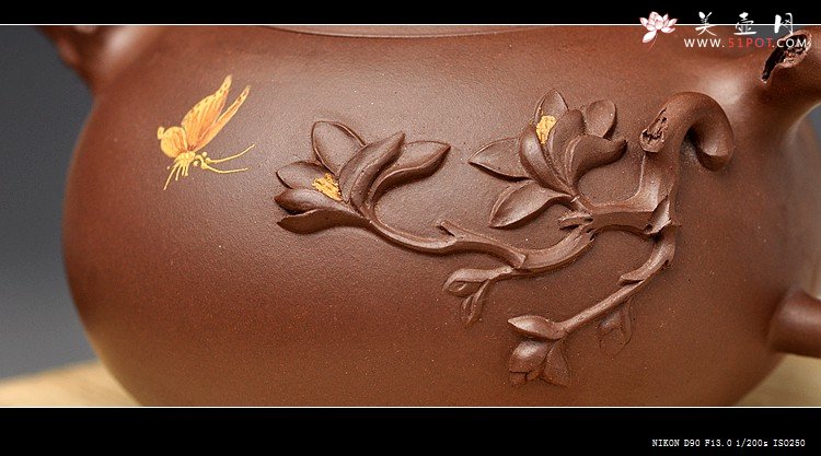 紫砂壶图片：实用花货 泥绘蝴蝶 玉兰相伴 蝶恋花 - 宜兴紫砂壶网