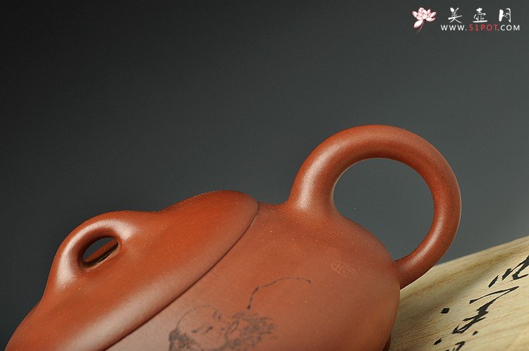 紫砂壶图片：经典器形 钱伟刚精心装饰达摩 汉棠石瓢 - 宜兴紫砂壶网