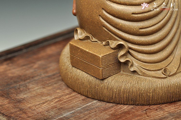 紫砂壶图片：古铜泥 凌爱军 达摩 获奖精品 衣纹和表情都惟妙惟肖 - 宜兴紫砂壶网