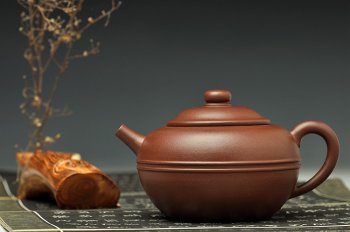 紫砂壶图片：陈腐老紫泥 全手小腰线 单片折肩 明清遗风 - 宜兴紫砂壶网