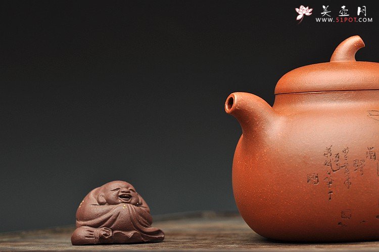 紫砂壶图片：任备安款 全手茄段 造型舒服 工笔装饰 细刻入丝  - 宜兴紫砂壶网