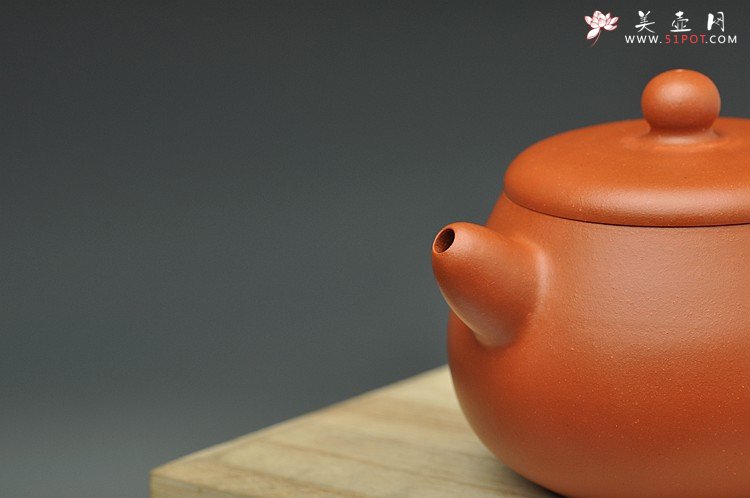 紫砂壶图片：潘小东最近全手作品 艺术和实用的结合 朱泥梵露珠  - 宜兴紫砂壶网