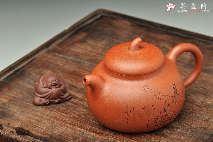 紫砂壶图片：任备安款 全手茄段 造型舒服 工笔装饰 细刻入丝  - 宜兴紫砂壶网