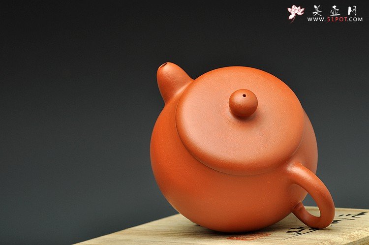 紫砂壶图片：潘小东最近全手作品 艺术和实用的结合 朱泥梵露珠  - 宜兴紫砂壶网