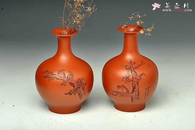 紫砂壶图片：朱牧青老师原矿小红泥花瓶一套  做工精细  刻绘生动 - 宜兴紫砂壶网