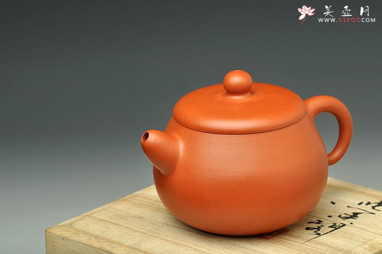 紫砂壶图片：潘小东最近全手作品 艺术和实用的结合 朱泥梵露珠  - 宜兴紫砂壶网