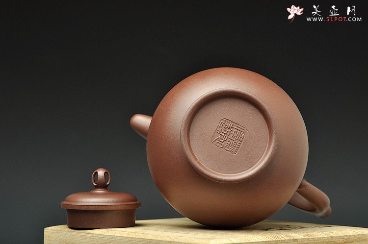 紫砂壶图片：挺拔俊秀  全手莲花僧帽 精工佳作 嵌盖 - 宜兴紫砂壶网