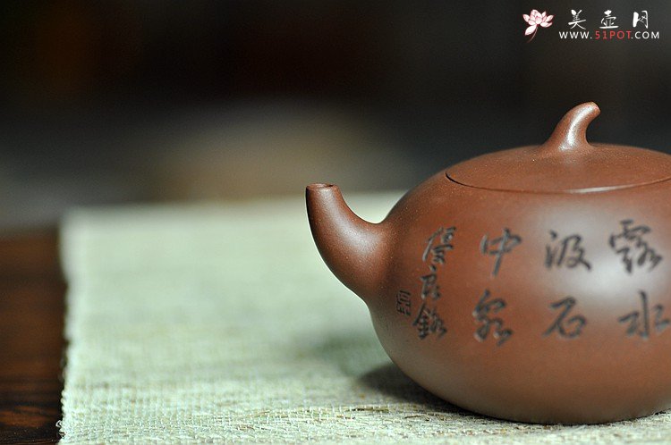 紫砂壶图片：得趣之作 国师吴优良双刀装饰 全手曼生吉瓜 优质紫泥 - 宜兴紫砂壶网