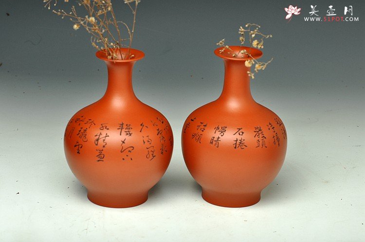 紫砂壶图片：朱牧青老师原矿小红泥花瓶一套  做工精细  刻绘生动 - 宜兴紫砂壶网