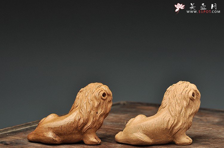 紫砂壶图片：段泥仿民国小狮子 神态生动 左侧为两周泡养效果~ - 宜兴紫砂壶网