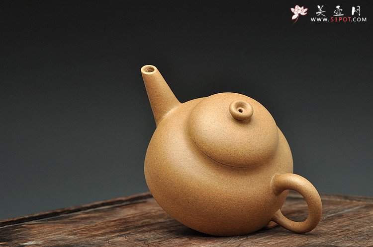 紫砂壶图片：美壶特惠 茶人最爱 实用巨轮系列之段泥小壶之一 - 宜兴紫砂壶网