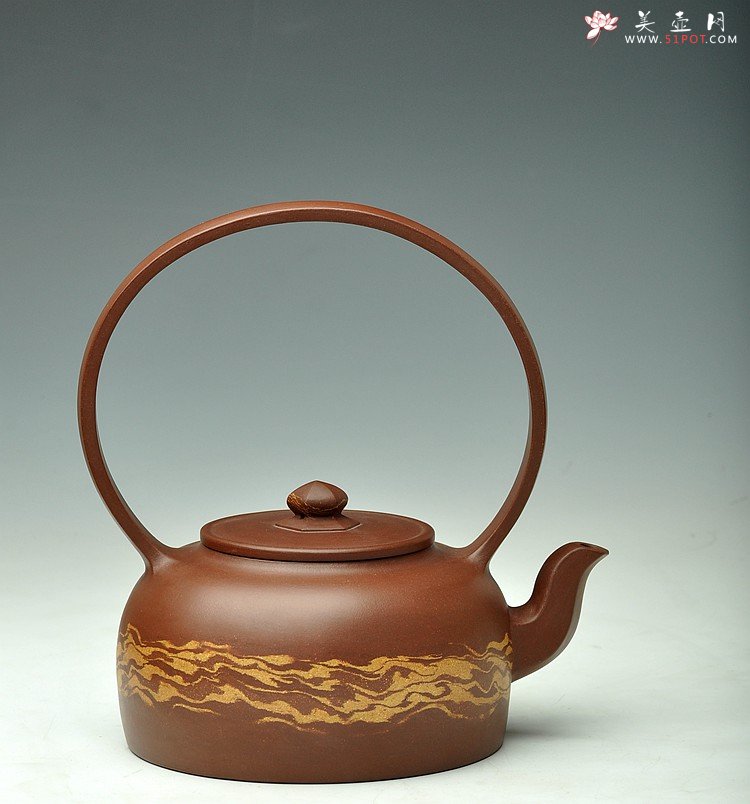 紫砂壶图片：闵祥君癸巳年扛鼎之作 全手超大品大彬提梁 通透绞泥之行云流水 动感十足 - 宜兴紫砂壶网