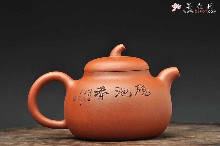 紫砂壶图片：任备安款 全手茄段 造型舒服 工笔装饰 细刻入丝  - 宜兴紫砂壶网