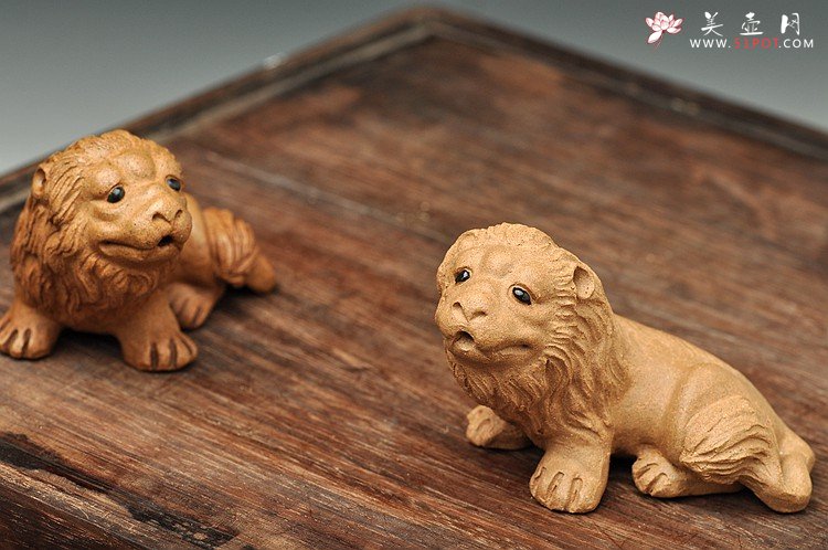 紫砂壶图片：段泥仿民国小狮子 神态生动 左侧为两周泡养效果~ - 宜兴紫砂壶网