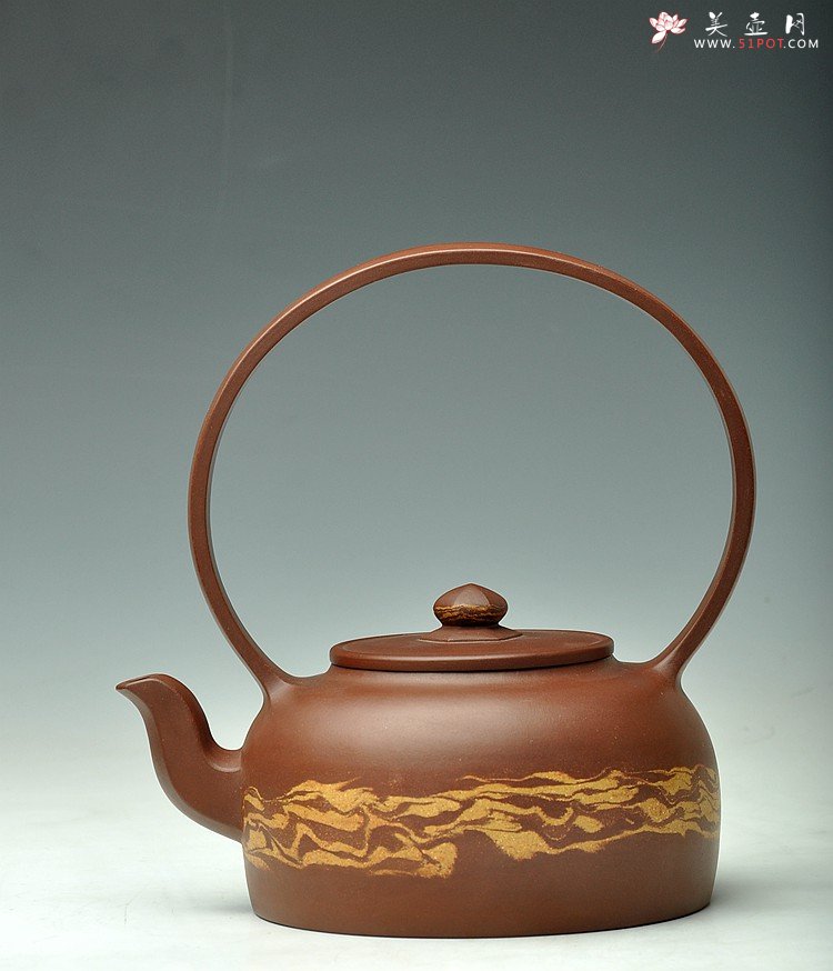 紫砂壶图片：闵祥君癸巳年扛鼎之作 全手超大品大彬提梁 通透绞泥之行云流水 动感十足 - 宜兴紫砂壶网