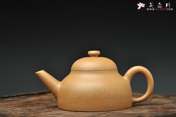 紫砂壶图片：美壶特惠 茶人最爱 实用巨轮系列之段泥小壶之一 - 宜兴紫砂壶网
