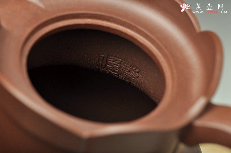 紫砂壶图片：挺拔俊秀  全手莲花僧帽 精工佳作 嵌盖 - 宜兴紫砂壶网