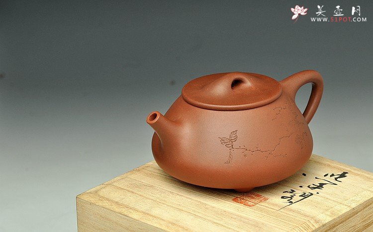紫砂壶图片：国助和石装饰 型正料爽 全手景舟石瓢 - 宜兴紫砂壶网