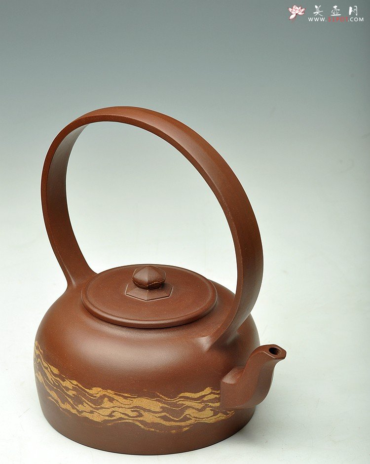 紫砂壶图片：闵祥君癸巳年扛鼎之作 全手超大品大彬提梁 通透绞泥之行云流水 动感十足 - 宜兴紫砂壶网