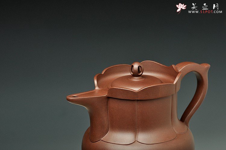 紫砂壶图片：挺拔俊秀  全手莲花僧帽 精工佳作 嵌盖 - 宜兴紫砂壶网