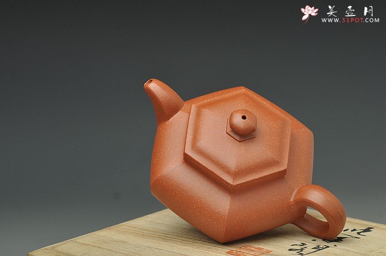 紫砂壶图片：线条清晰，块面挺快 全手藏六方  - 宜兴紫砂壶网