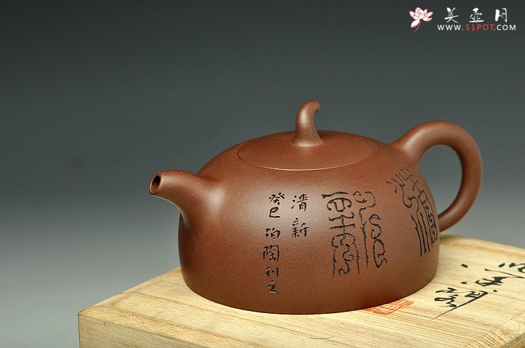 紫砂壶图片：简洁大方 圆润古朴 放生图 全手半瓜  - 宜兴紫砂壶网