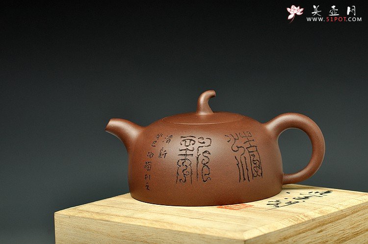 紫砂壶图片：简洁大方 圆润古朴 放生图 全手半瓜  - 宜兴紫砂壶网