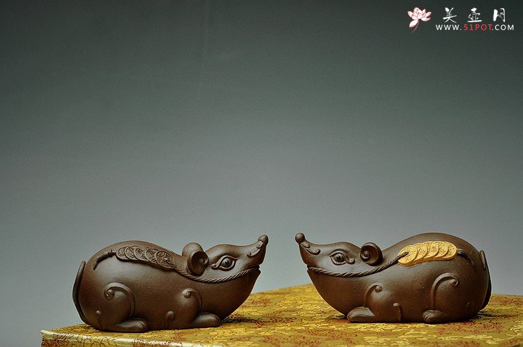 紫砂壶图片：一对金钱鼠 造型卡通可爱 - 宜兴紫砂壶网