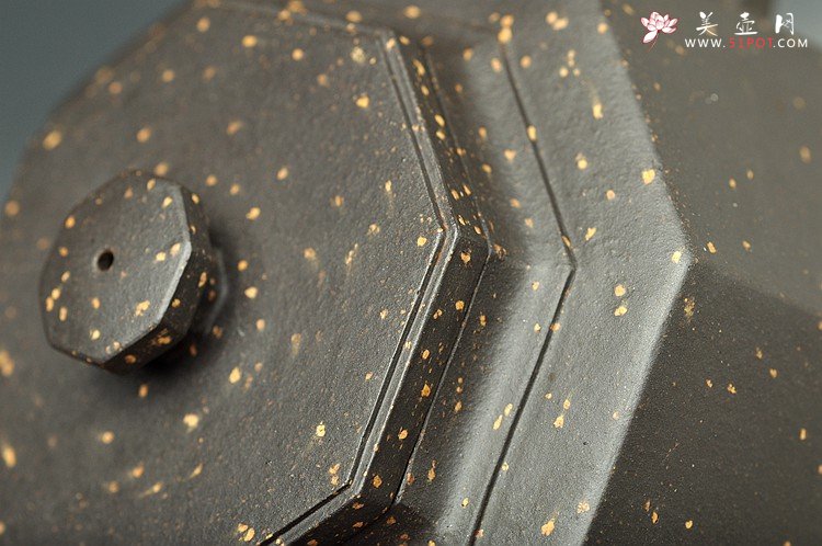 紫砂壶图片：史金妹晋级工艺师原款作品 全手工聚福八方 铺砂迷人 - 宜兴紫砂壶网