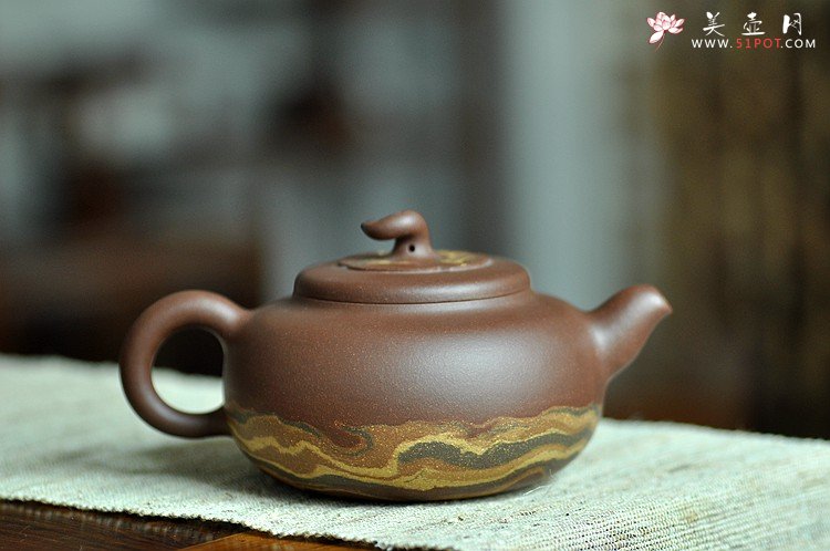 紫砂壶图片：国工师闵祥君近作 通透绞泥 大气厚重 大茄段  - 宜兴紫砂壶网