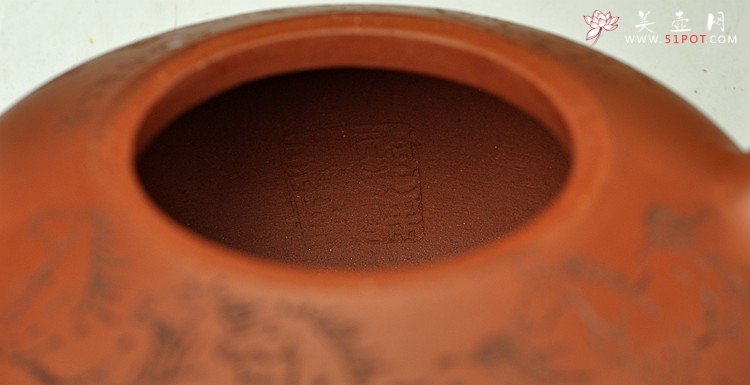 紫砂壶图片：壶型传统  端庄大方  全手曼生匏瓜壶 八骏图 - 宜兴紫砂壶网