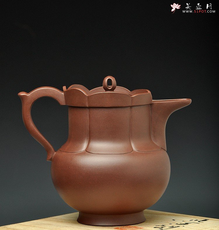 紫砂壶图片：挺拔俊秀  全手莲花僧帽 精工佳作 嵌盖 - 宜兴紫砂壶网