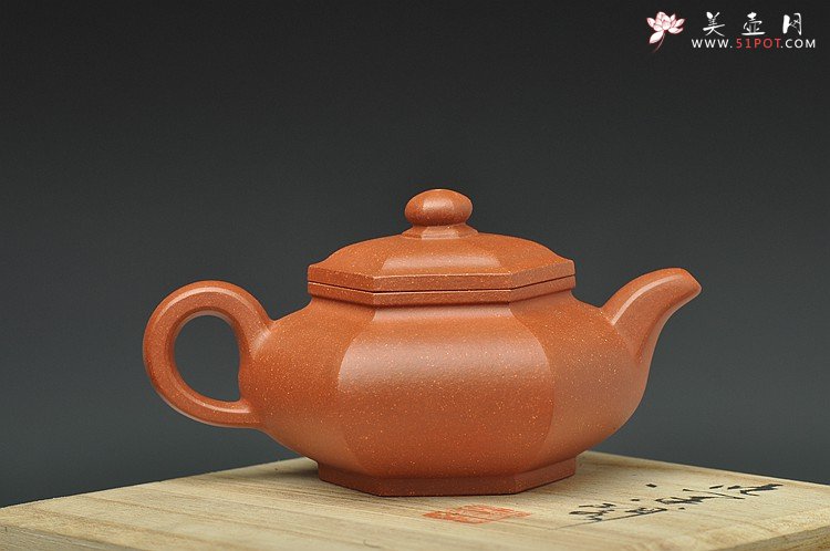 紫砂壶图片：线条清晰，块面挺快 全手藏六方  - 宜兴紫砂壶网